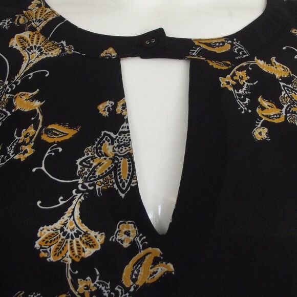 TORRID Top, 2/2X, Black/Yellow Floral, Tab sleeves, Cutout/Keyhole, Sharkbite - Picture 10 of 14